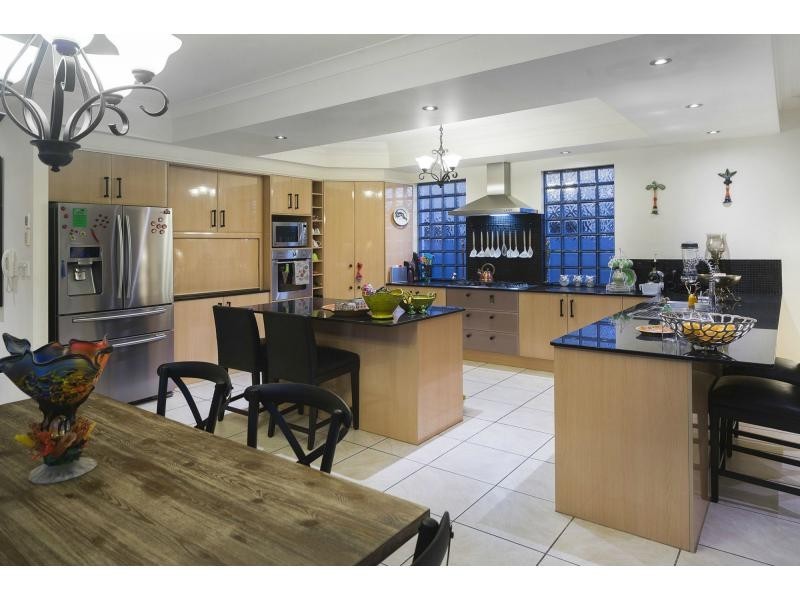 27 Calmwater Crescent, Helensvale QLD 4212