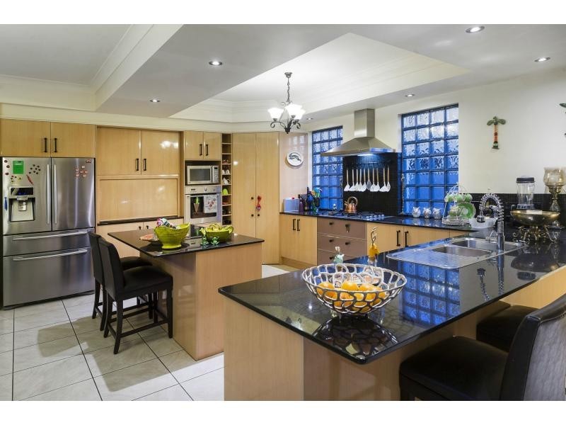 27 Calmwater Crescent, Helensvale QLD 4212