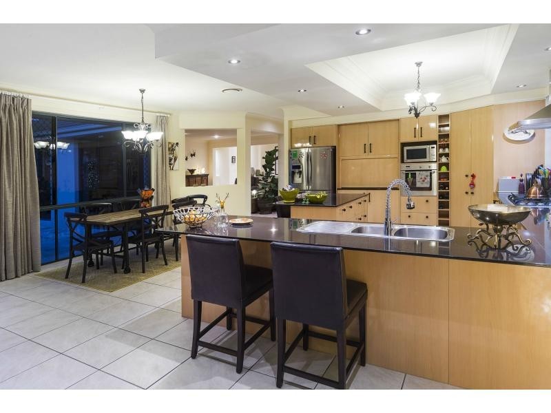 27 Calmwater Crescent, Helensvale QLD 4212