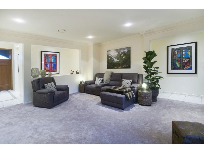 27 Calmwater Crescent, Helensvale QLD 4212