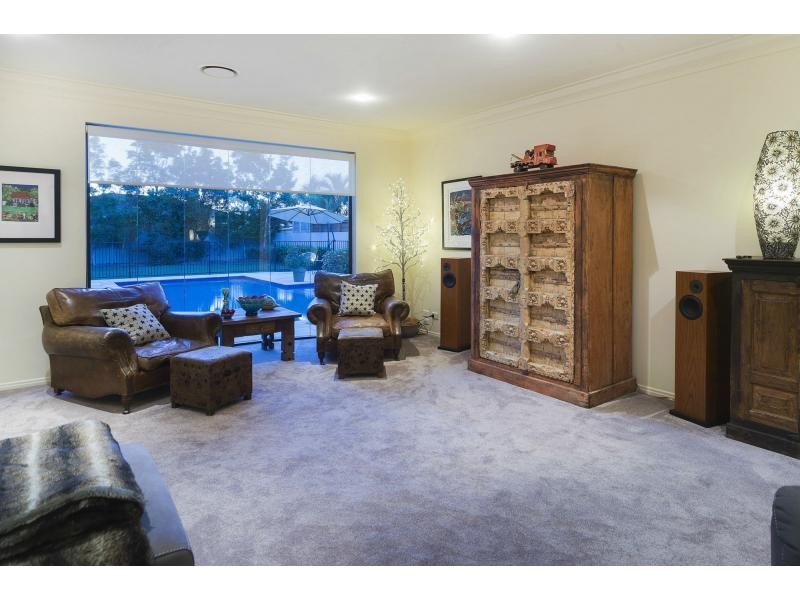 27 Calmwater Crescent, Helensvale QLD 4212