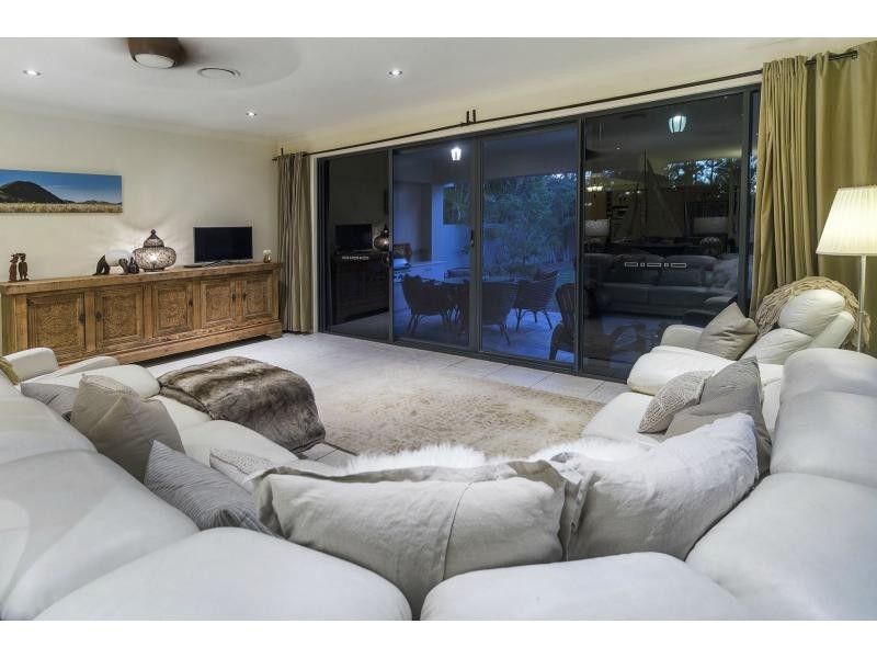 27 Calmwater Crescent, Helensvale QLD 4212