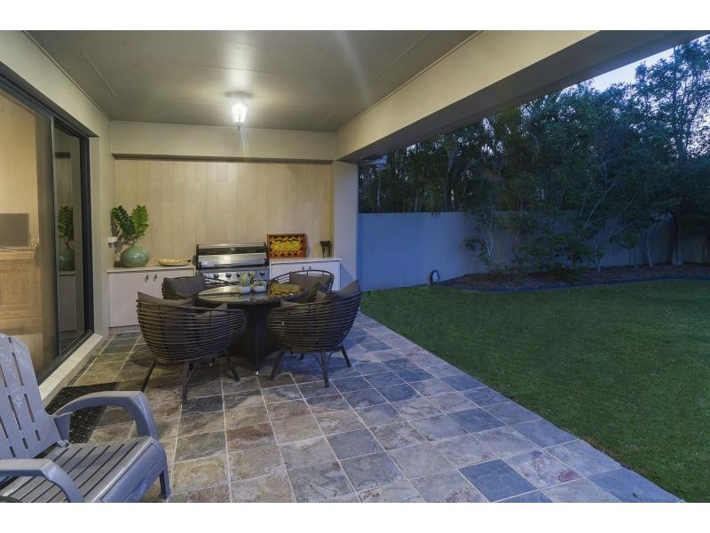 27 Calmwater Crescent, Helensvale QLD 4212