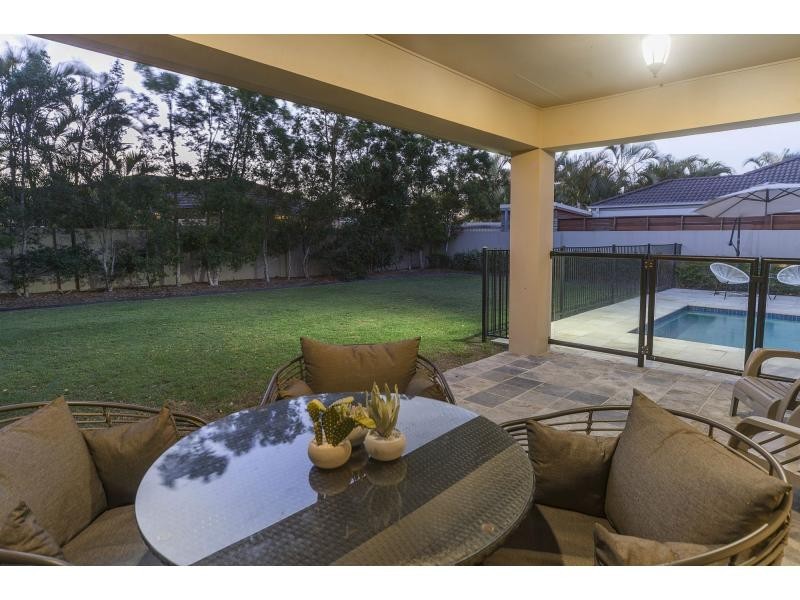 27 Calmwater Crescent, Helensvale QLD 4212