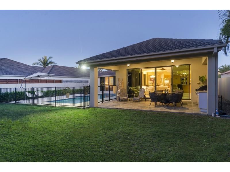 27 Calmwater Crescent, Helensvale QLD 4212