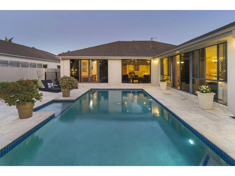 27 Calmwater Crescent, Helensvale QLD 4212