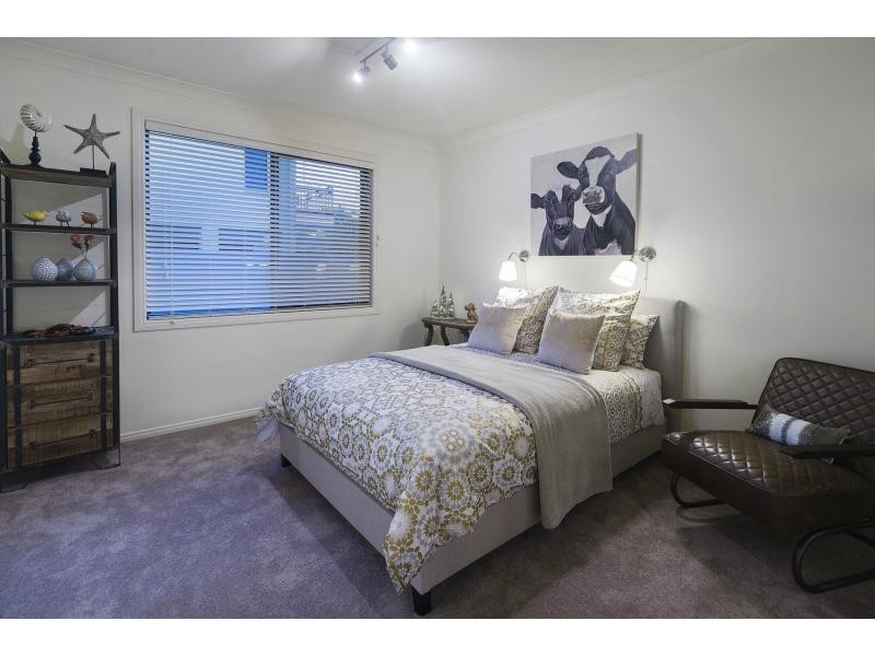 27 Calmwater Crescent, Helensvale QLD 4212