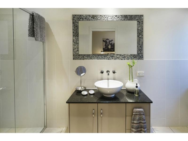 27 Calmwater Crescent, Helensvale QLD 4212
