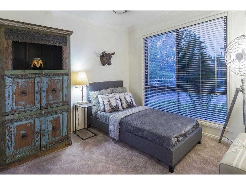 27 Calmwater Crescent, Helensvale QLD 4212