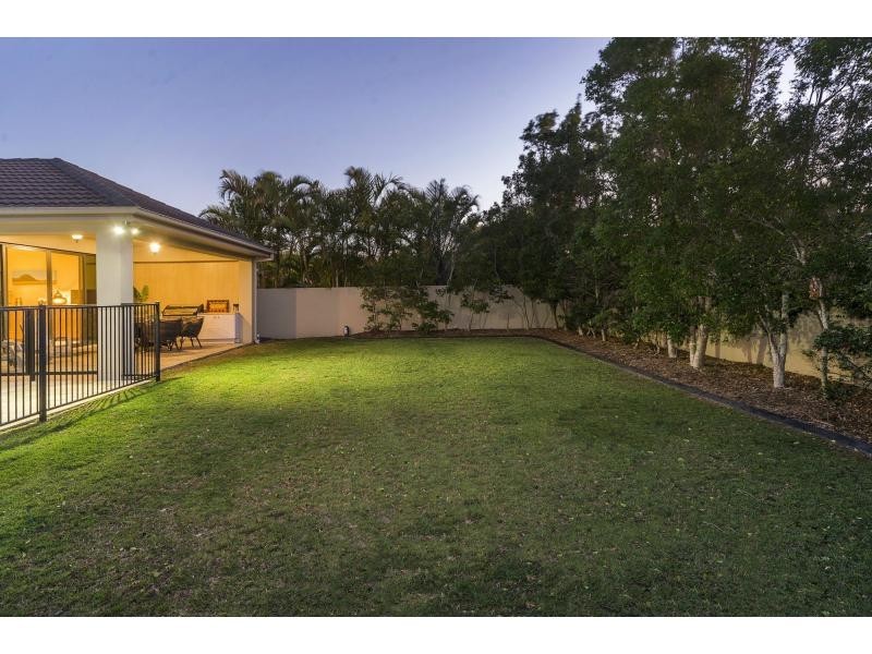 27 Calmwater Crescent, Helensvale QLD 4212