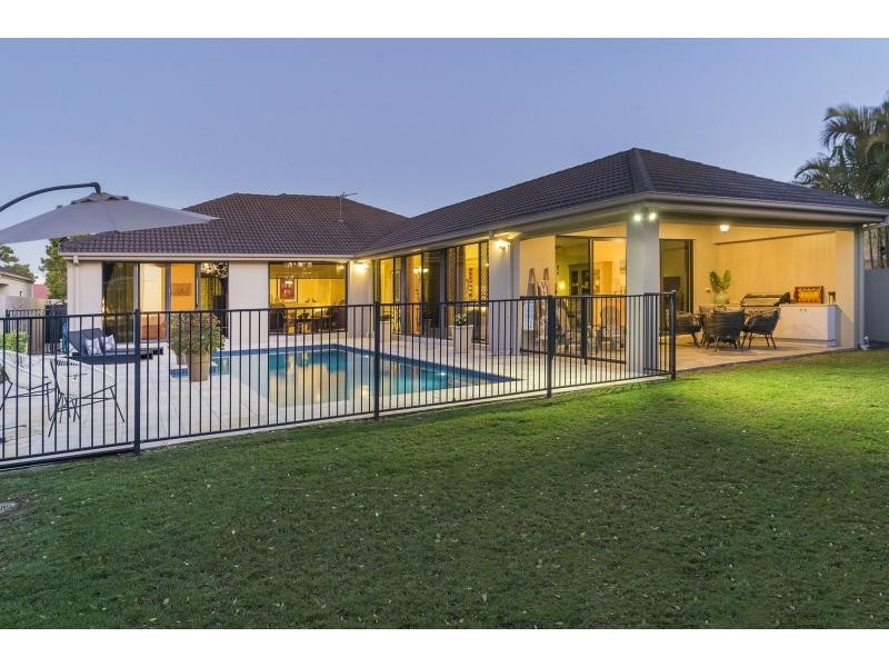 27 Calmwater Crescent, Helensvale QLD 4212