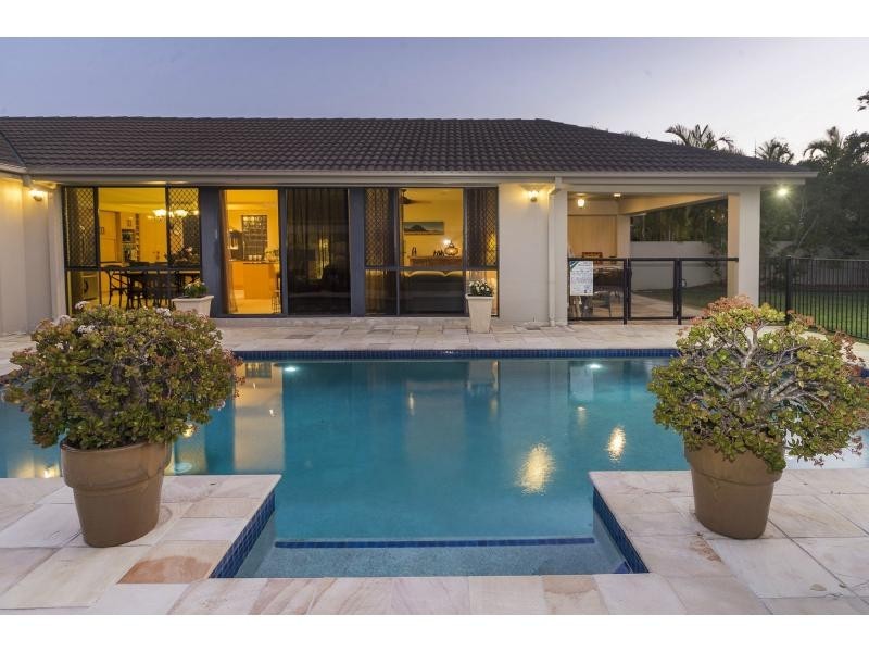 27 Calmwater Crescent, Helensvale QLD 4212