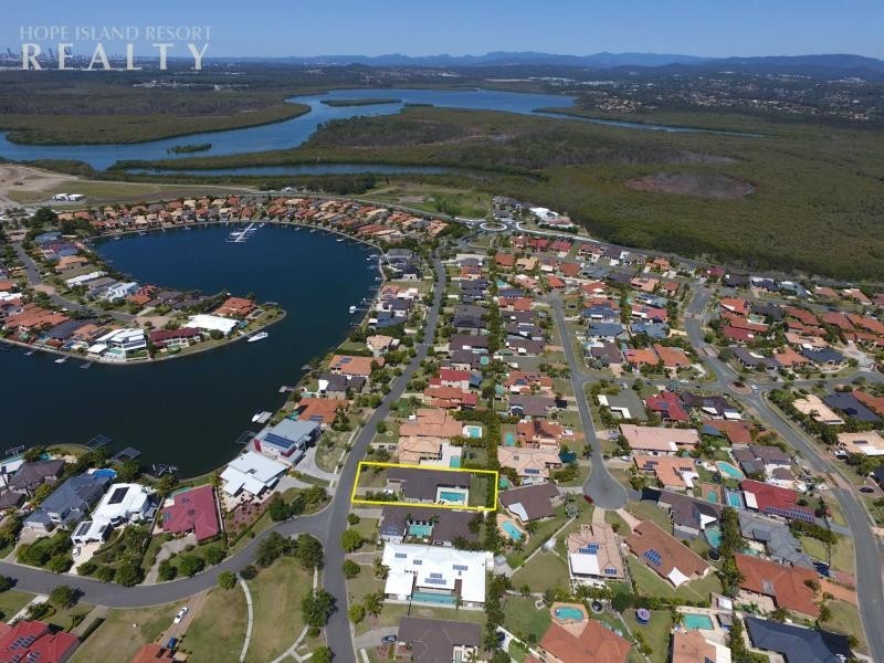 27 Calmwater Crescent, Helensvale QLD 4212
