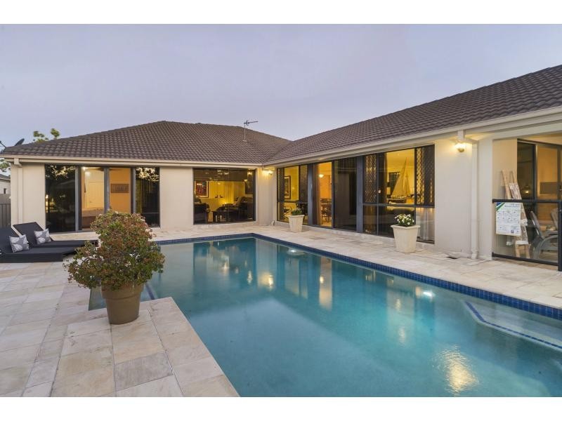 27 Calmwater Crescent, Helensvale QLD 4212