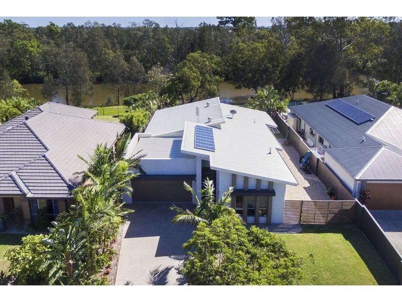 19 The Peninsula, Helensvale QLD 4212