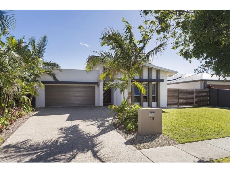 19 The Peninsula, Helensvale QLD 4212