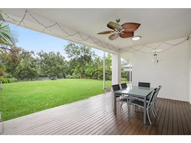 19 The Peninsula, Helensvale QLD 4212