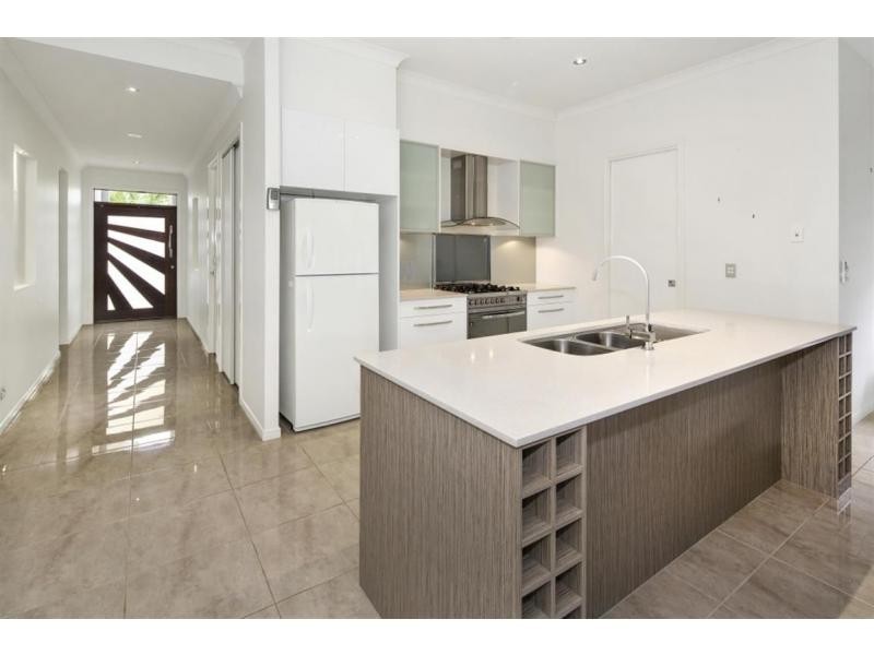 19 The Peninsula, Helensvale QLD 4212
