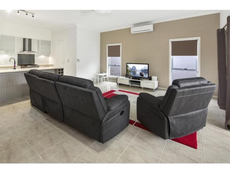 19 The Peninsula, Helensvale QLD 4212
