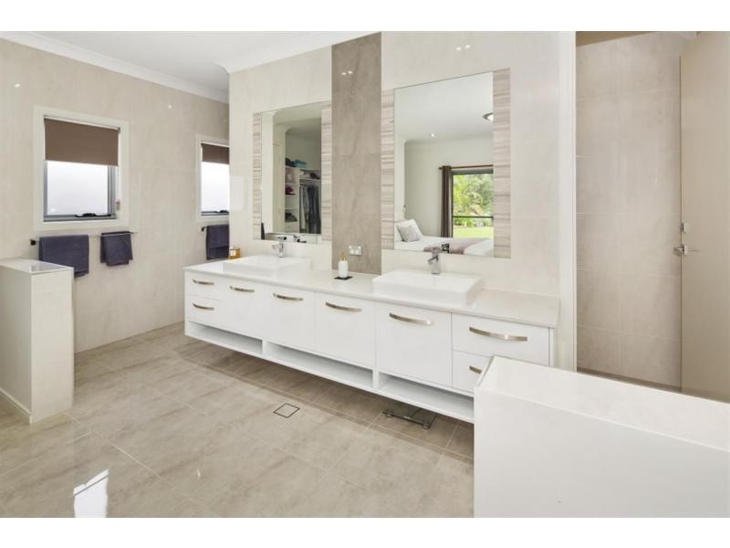 19 The Peninsula, Helensvale QLD 4212
