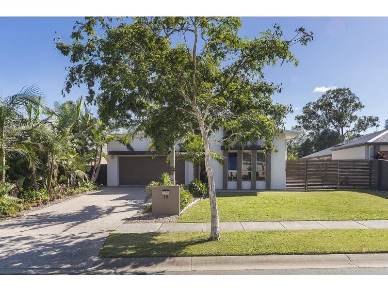 19 The Peninsula, Helensvale QLD 4212