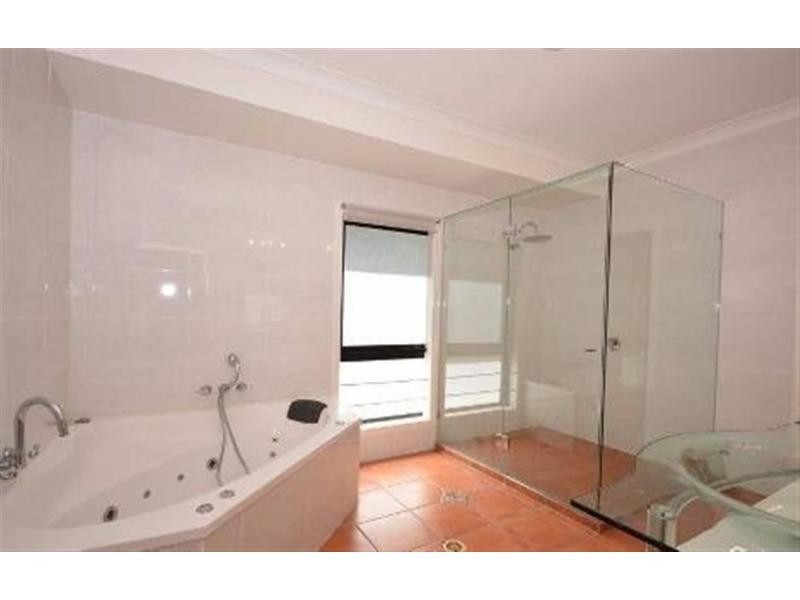 3152 Riverleigh Drive, Hope Island QLD 4212