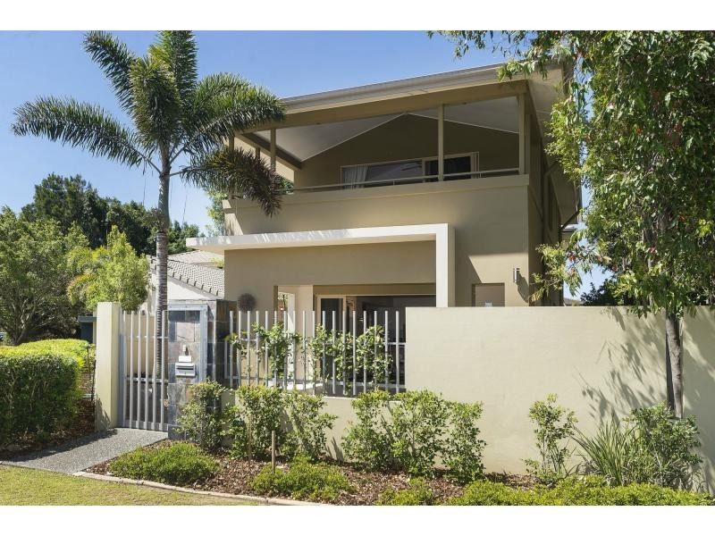 6102 The Lakes Drive, Hope Island QLD 4212