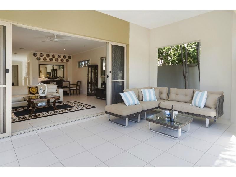 6102 The Lakes Drive, Hope Island QLD 4212