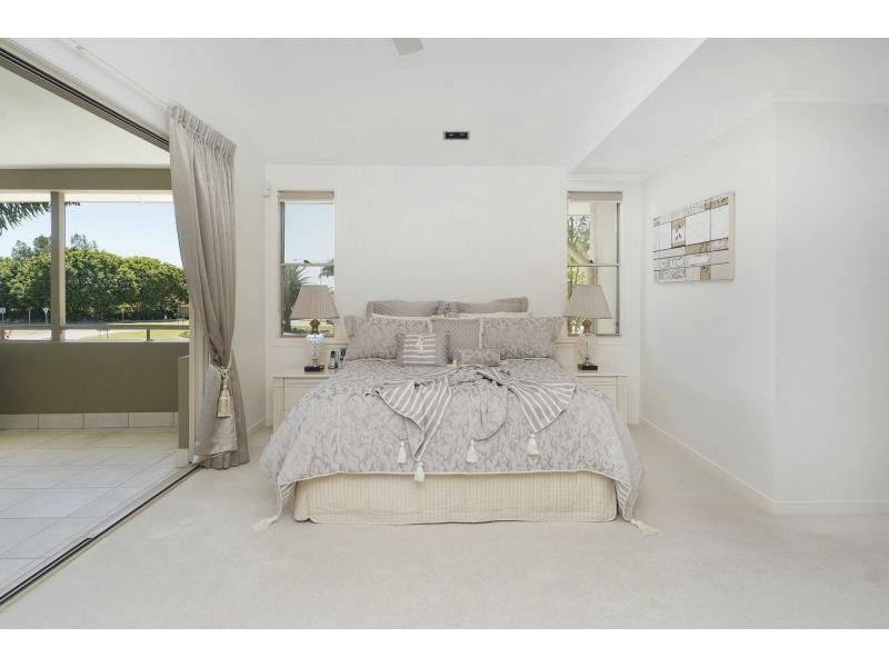 6102 The Lakes Drive, Hope Island QLD 4212