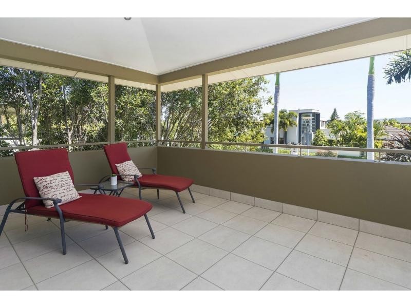 6102 The Lakes Drive, Hope Island QLD 4212