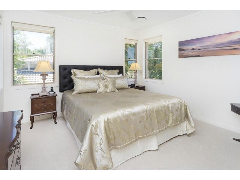 6102 The Lakes Drive, Hope Island QLD 4212