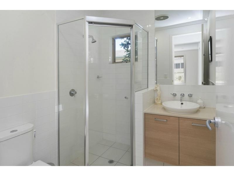 6102 The Lakes Drive, Hope Island QLD 4212