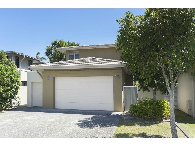 6102 The Lakes Drive, Hope Island QLD 4212