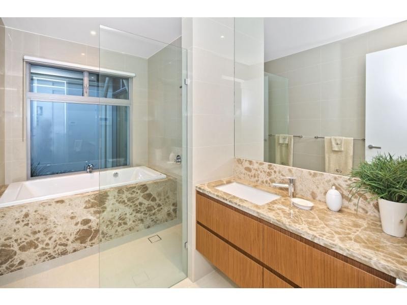 6195 Bolsena Circuit, Hope Island QLD 4212