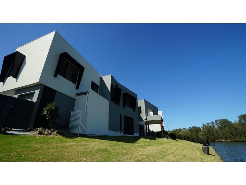 Hope Island QLD 4212