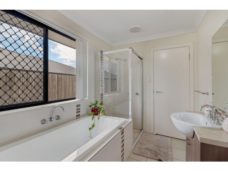 14 Arcadia Boulevard, Pimpama QLD 4209
