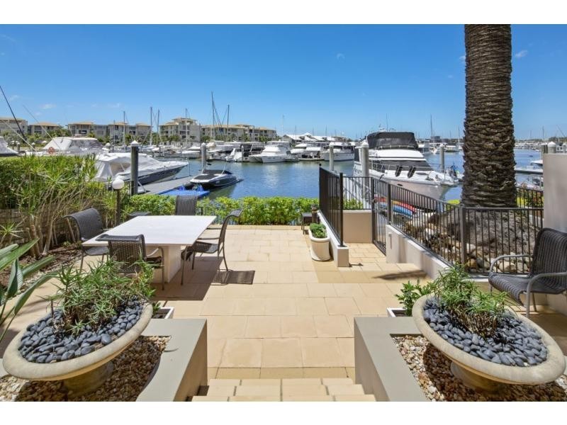 1519 Riverdale Drive, Hope Island QLD 4212