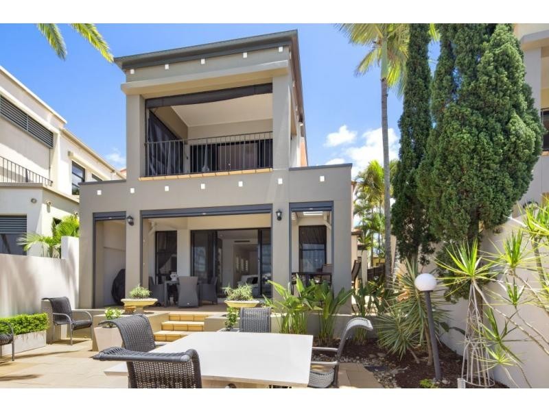 1519 Riverdale Drive, Hope Island QLD 4212