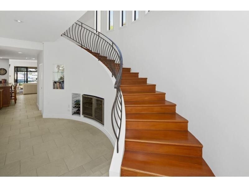 1519 Riverdale Drive, Hope Island QLD 4212