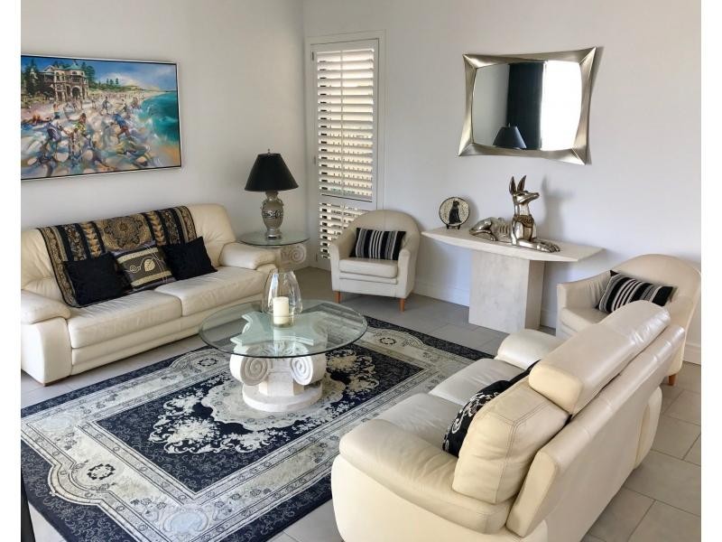 1519 Riverdale Drive, Hope Island QLD 4212