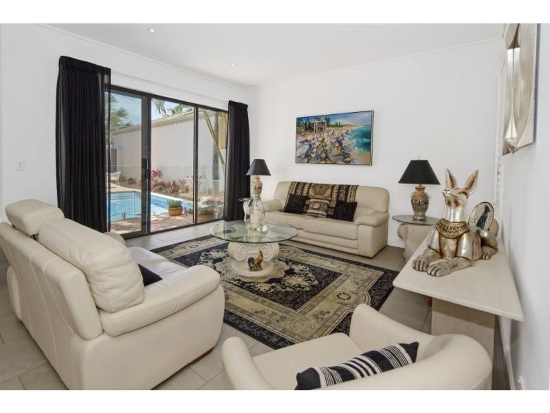 1519 Riverdale Drive, Hope Island QLD 4212