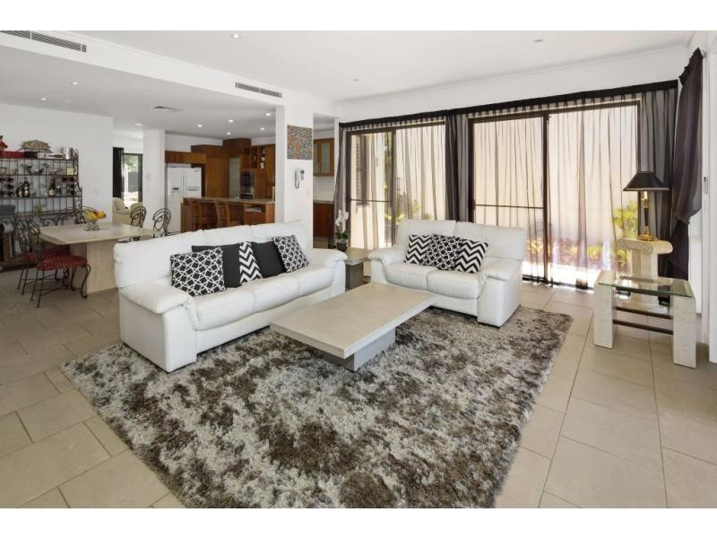 1519 Riverdale Drive, Hope Island QLD 4212