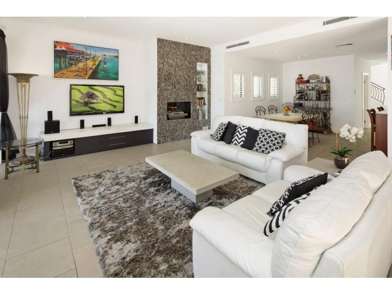 1519 Riverdale Drive, Hope Island QLD 4212