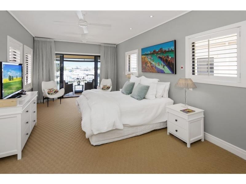 1519 Riverdale Drive, Hope Island QLD 4212