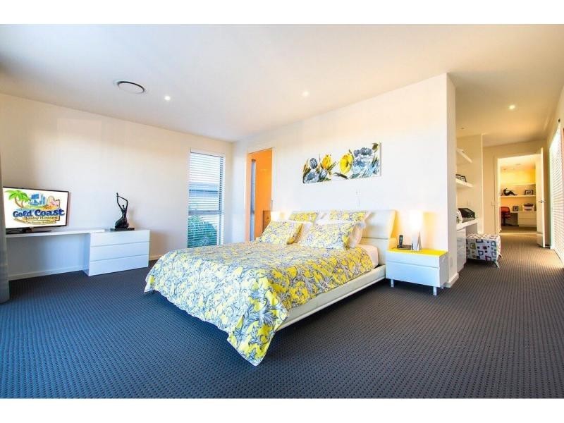 6194 Bolsena Circuit, Hope Island QLD 4212