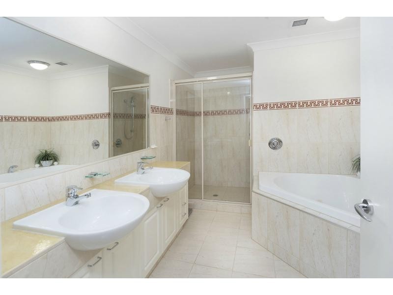 8324 Magnolia Drive East, Hope Island QLD 4212
