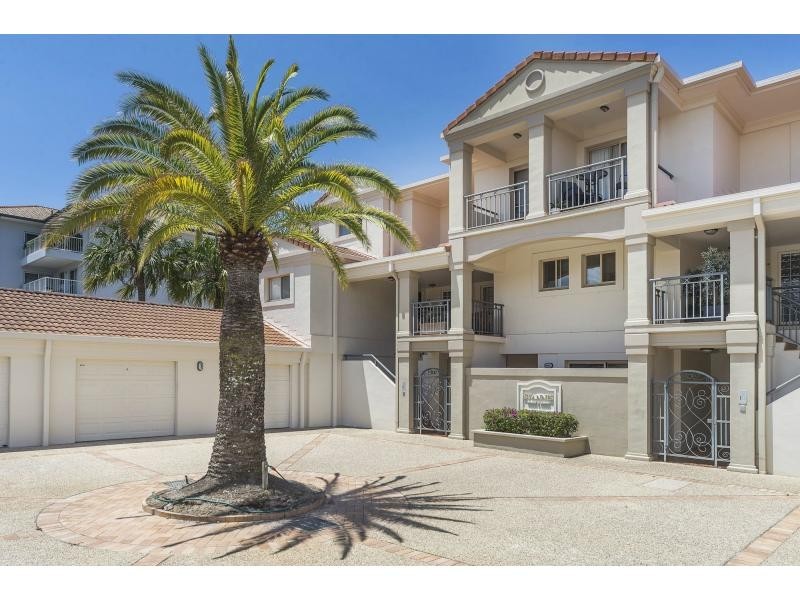 8324 Magnolia Drive East, Hope Island QLD 4212