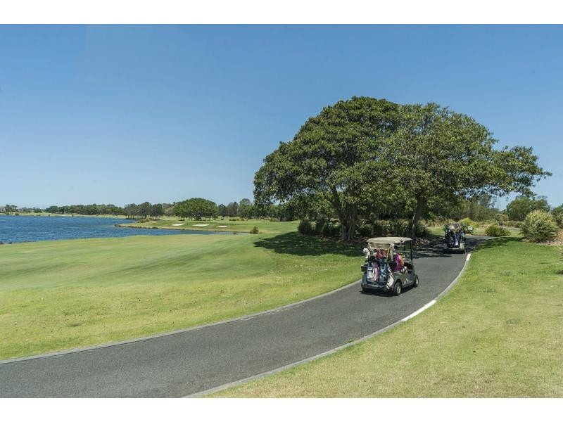 8324 Magnolia Drive East, Hope Island QLD 4212