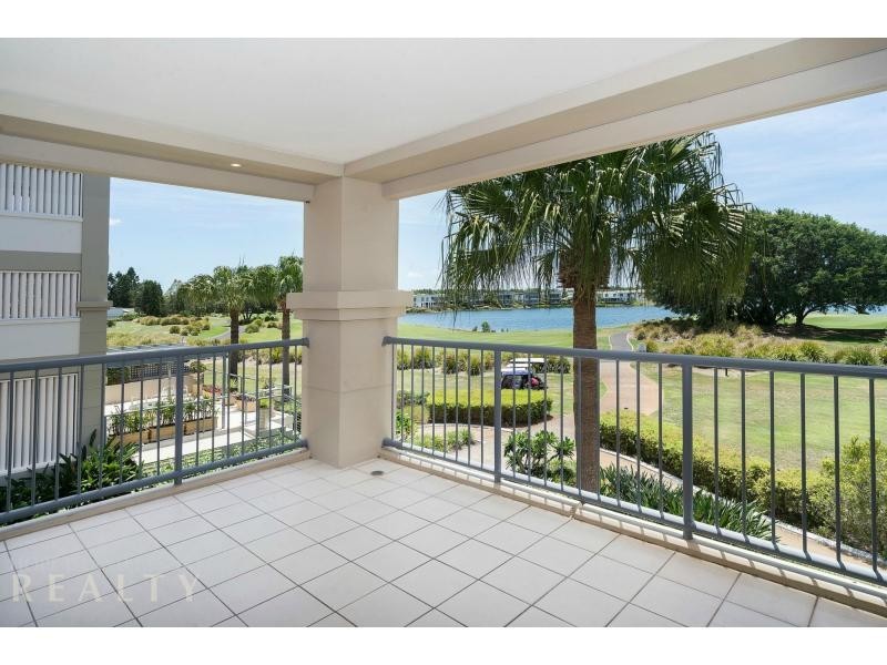 8426 Magnolia Drive East, Hope Island QLD 4212