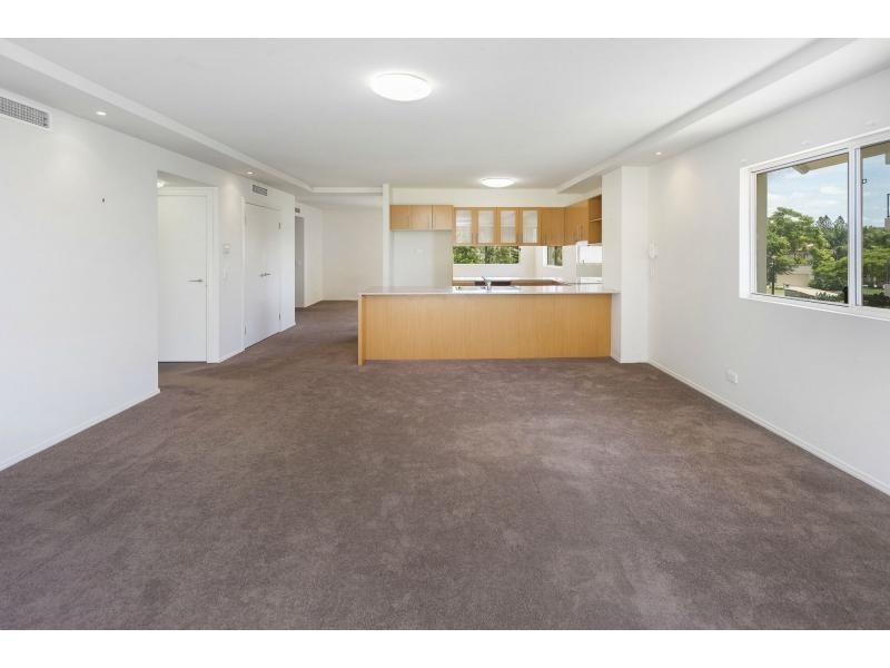 8426 Magnolia Drive East, Hope Island QLD 4212